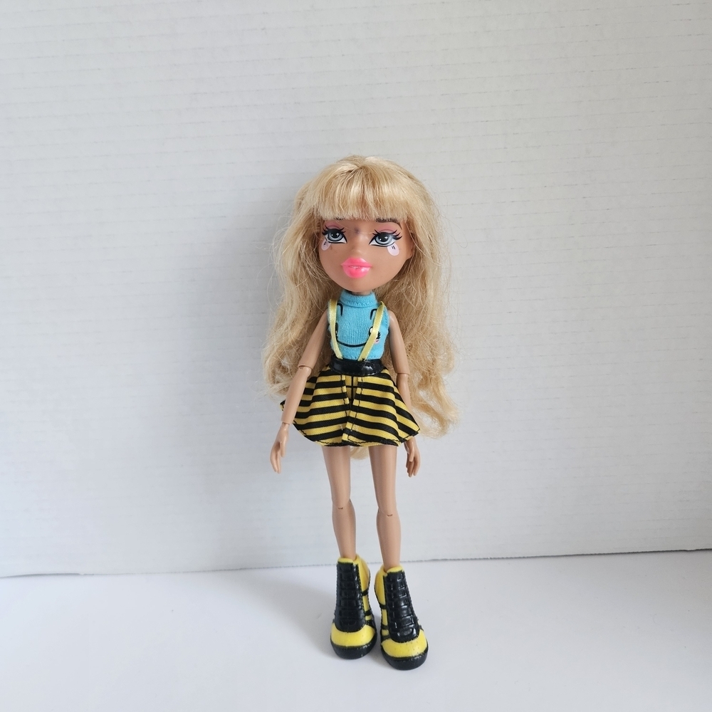 Bratz Raya Bumblebee Doll With Outfit Rare